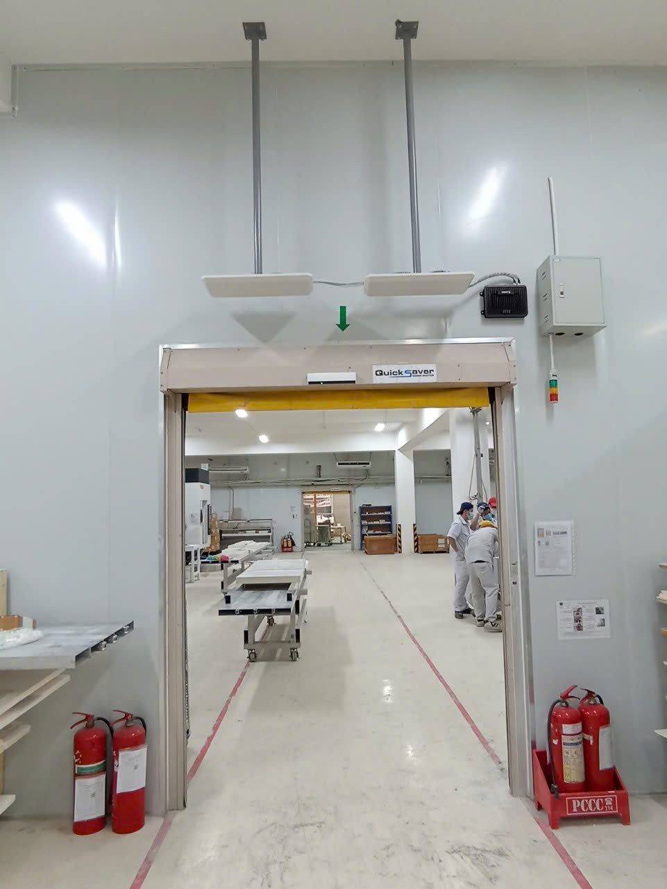 đầu đọc gắn cổng rfid